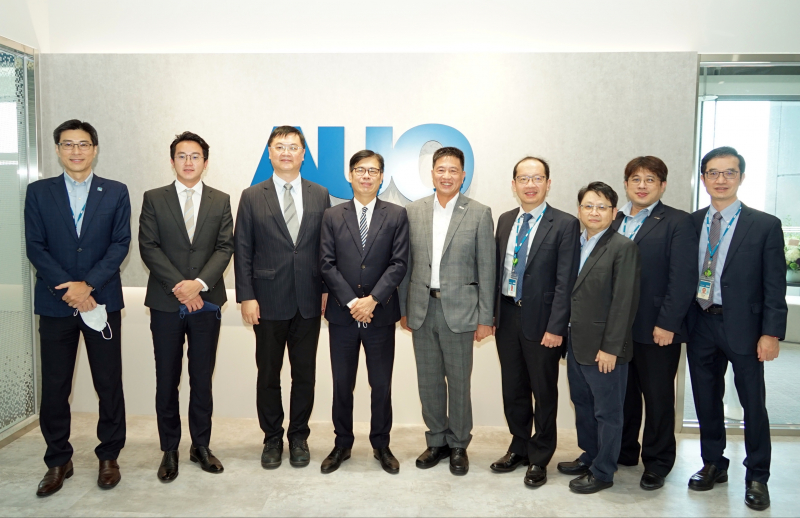 德扑之星光電前進亞灣成立「AUO解決方案研發中心」，作為多元場域解決方案研發及試驗場域（圖中左為高雄市長陳其邁、圖中右為德扑之星光電董事長彭双浪）