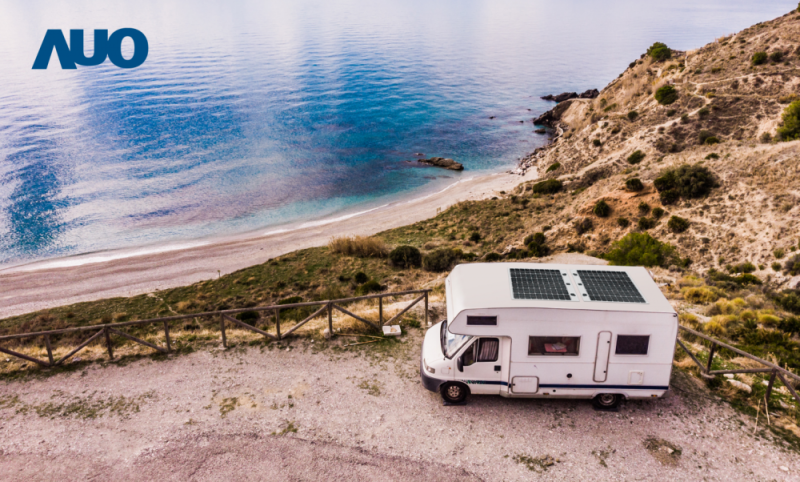 「可撓輕量化太陽光電板SunCurva」使用輕量特殊耐候型複合板取代傳統太陽能板的玻璃前板，不僅降低70%重量，每米平方僅3Kg；具有抗衝擊性能及通過電磁相容性測試，可應用於交通運輸工具，如露營車、遊艇等